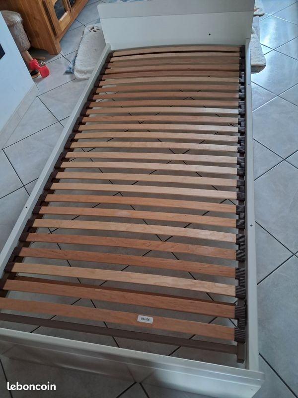 Lit avec sommier 90×190(en main propre) (image 1)
