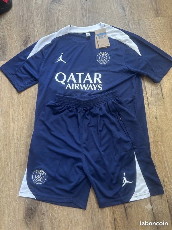 Ensemble du PSG taille Msaison 24-25 (image 1)
