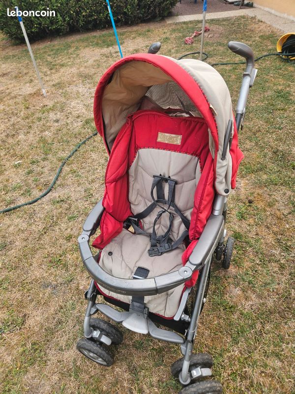 Poussette de la marque peg perego accompagne d'un siège pour mettre son enfant a l'arrière du vélo et d'un tour de lit pour bébé (image 3)