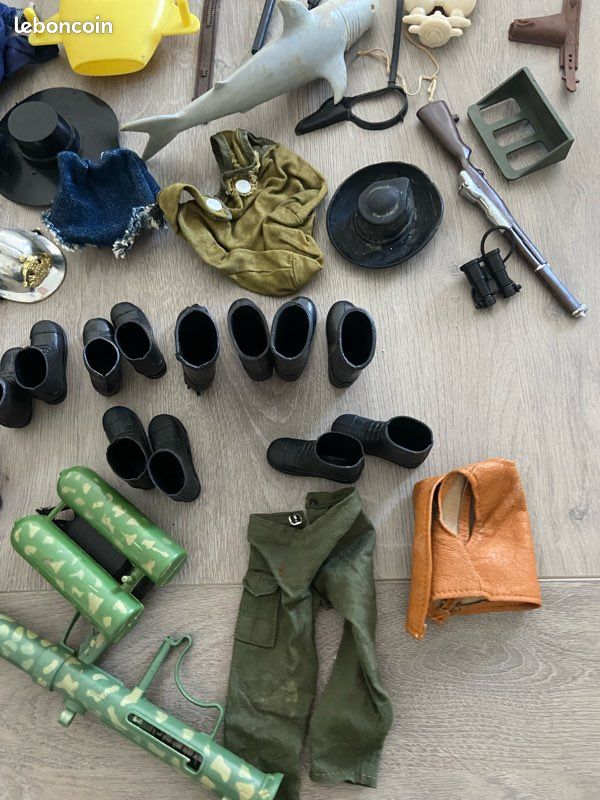 Lot D'armes Et Accessoires Pour Figurines Action Man / Action