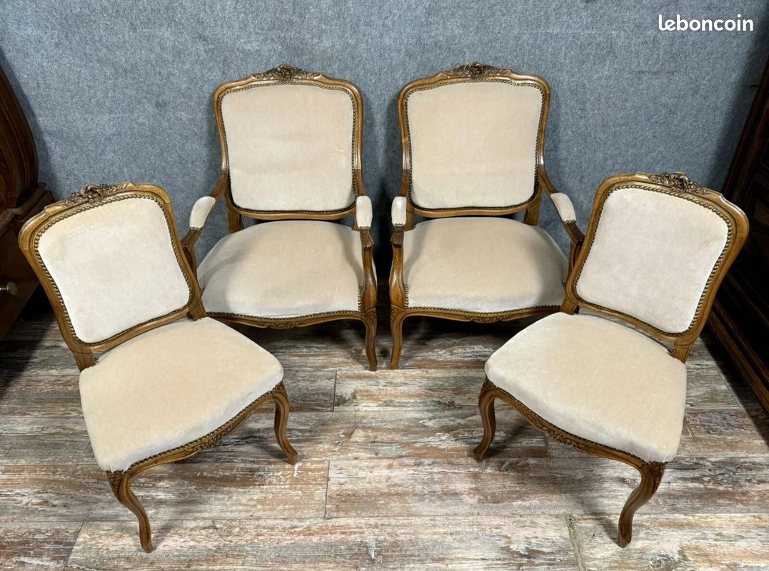 Paire De Chaises Louis XV En Bois Teinté Finement Sculpté, Plateau Marbre Blanc Carrare, Style Louis XV, XXe Siècle