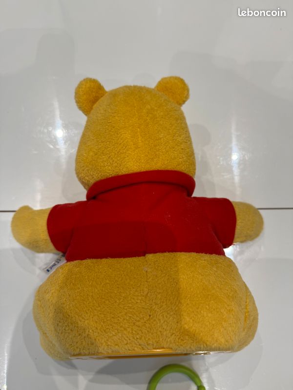 Peluche interactive Devine et découvre avec Winnie l’Ourson Tomy (image 3)