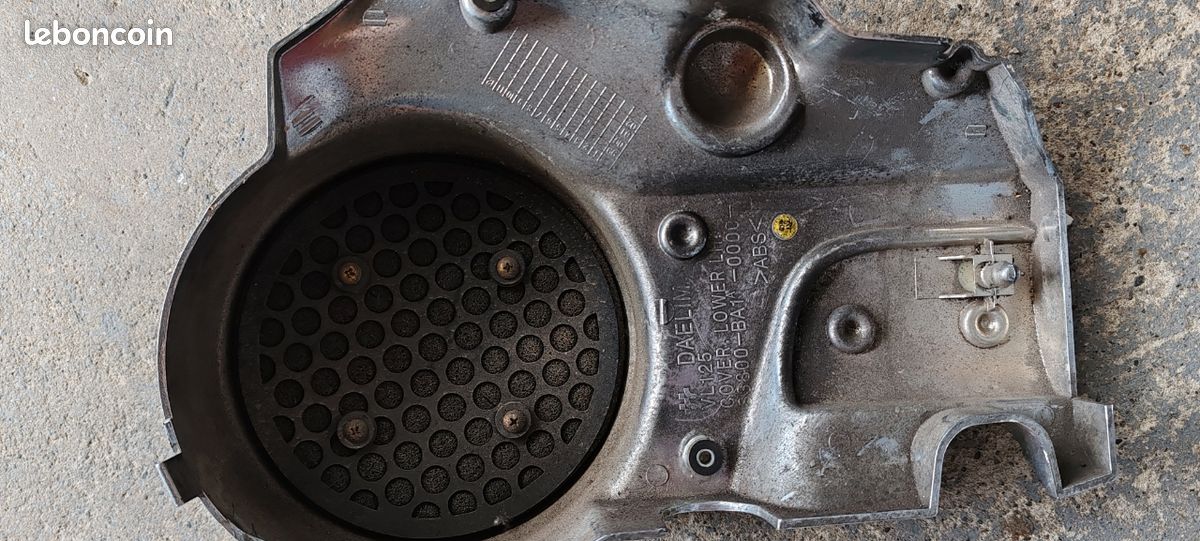Cache moteur daelim daystar (image 1)