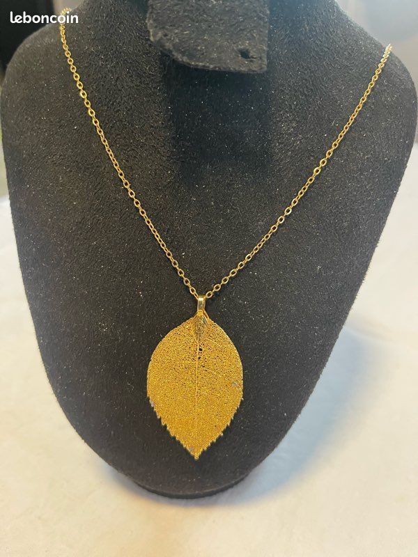 Pendentif Feuille Vintage En Plaqué Or Jaune - Chaîne Incluse - Bijou Ancien état Impeccable