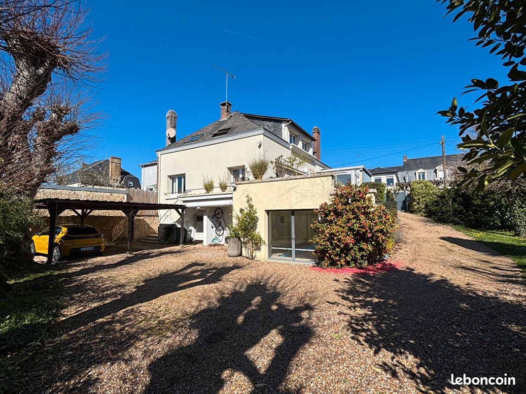 Maison 9 pièces 247 m² · à La Ferté-Bernard · 247 m² · 452 000 €