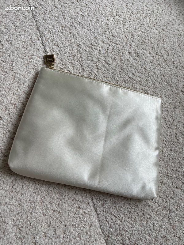 Trousse de toilette satin COCO Mademoiselle CHANEL (image 3)
