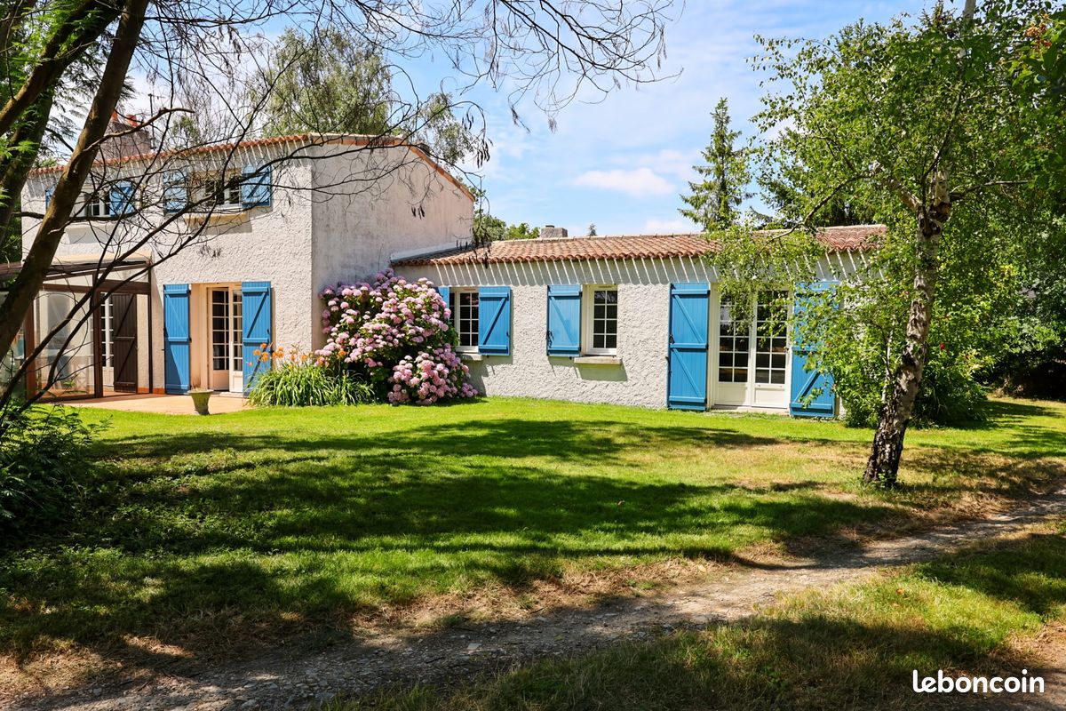 Maison 9 pièces 190 m² · à Vieillevigne · 190 m² · 335 000 €