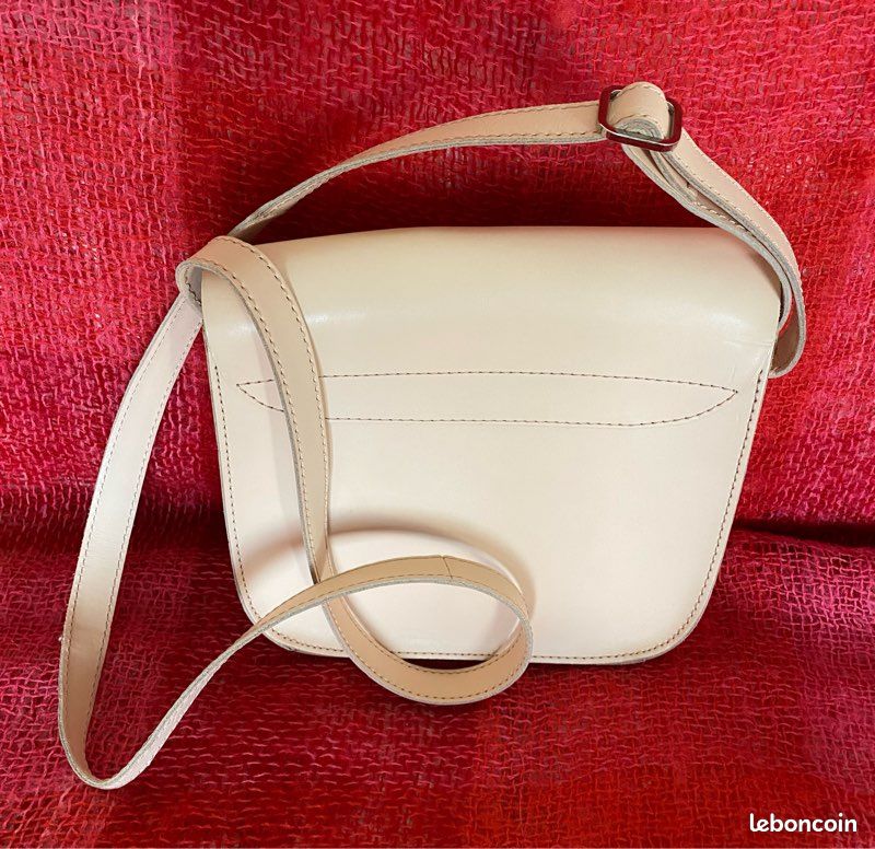 Sac gibecière cuir Lacoste (image 8)