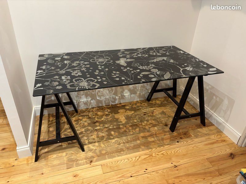 Bureau en verre (image 1)
