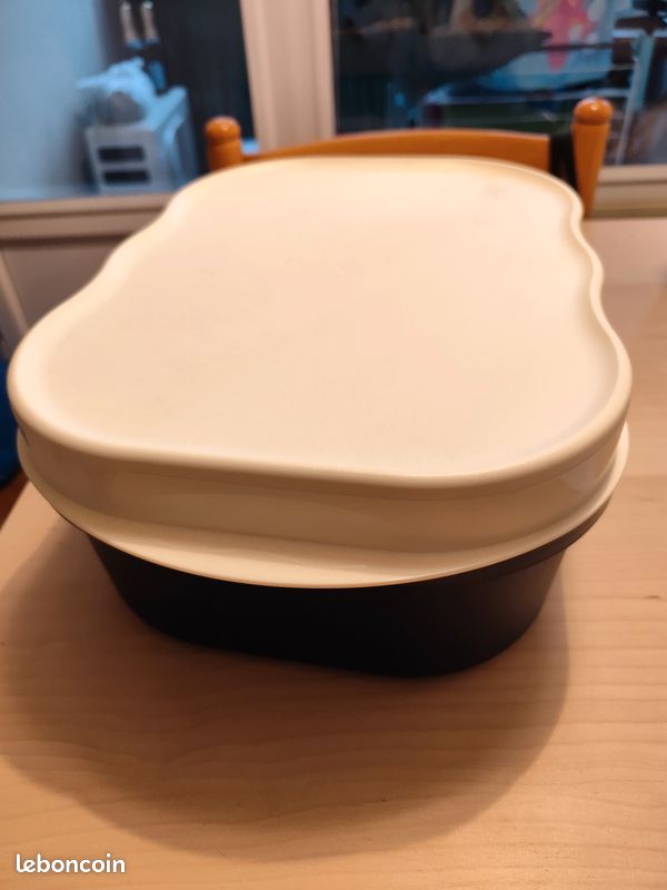 Tupperware Boite Boulangere d'occasion | Plus que 2 exemplaires à -70