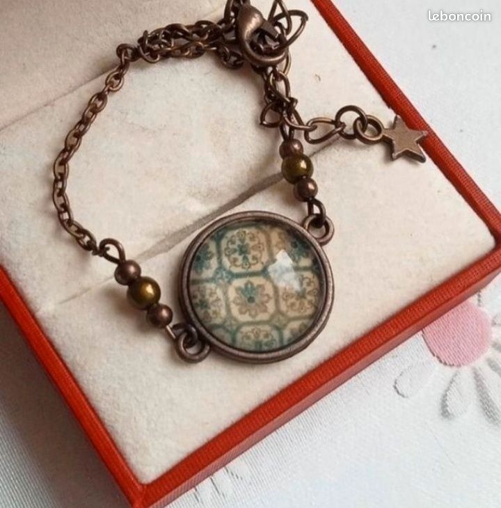 Beau bracelet vintage breloque en laiton (image 1)