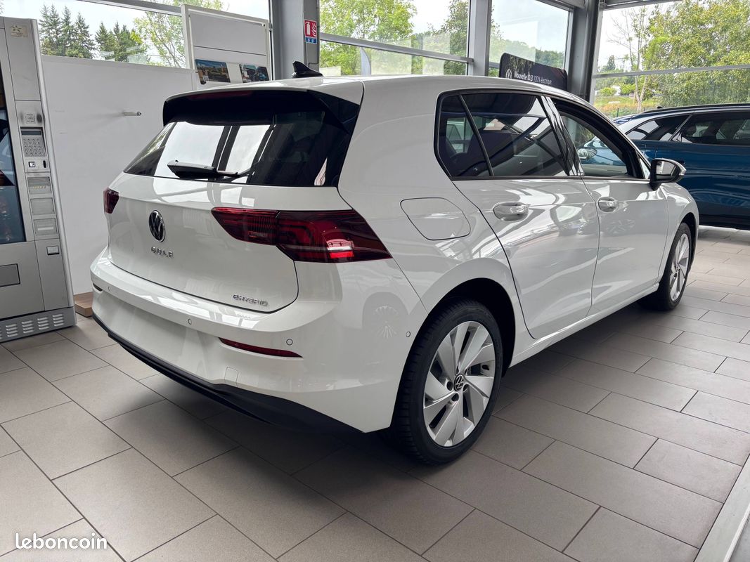 VOLKSWAGEN Golf 1.5 eHybrid 204 DSG6 VW Edition (image 3)