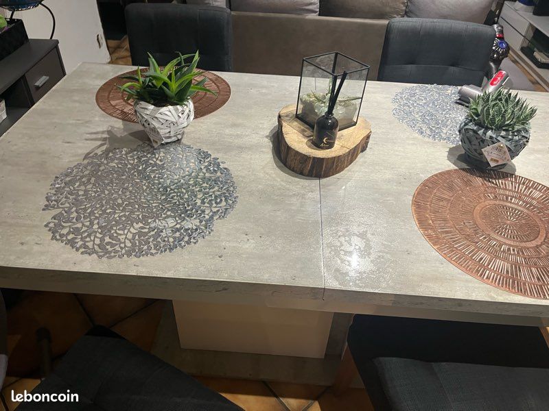 Table effet marbrée laqué (image 1)