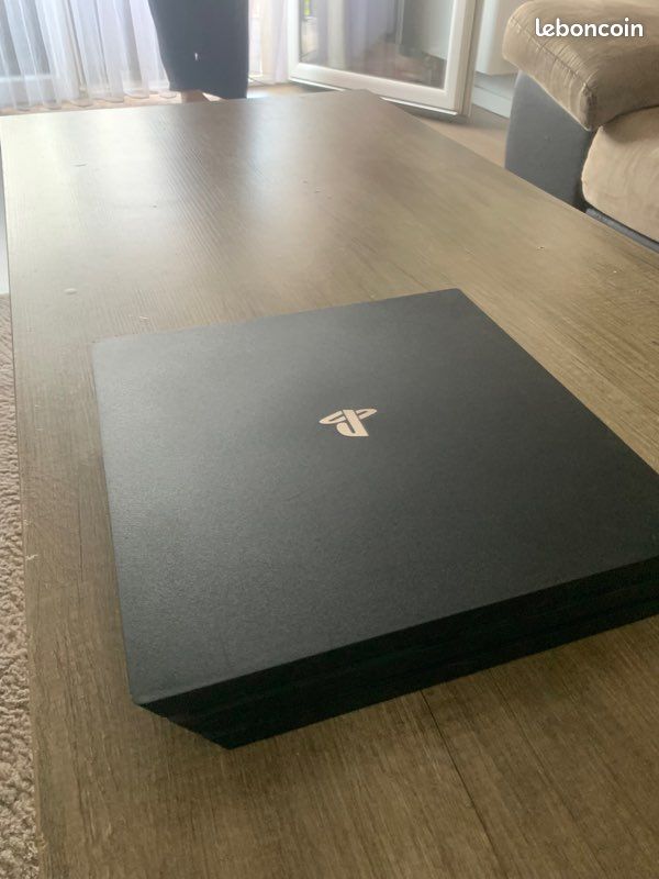 Playstation 4 Slim (image 8)