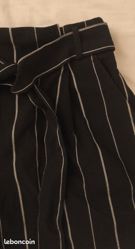 Short Femme bleu marine, rayures blanches 38 (image 2)