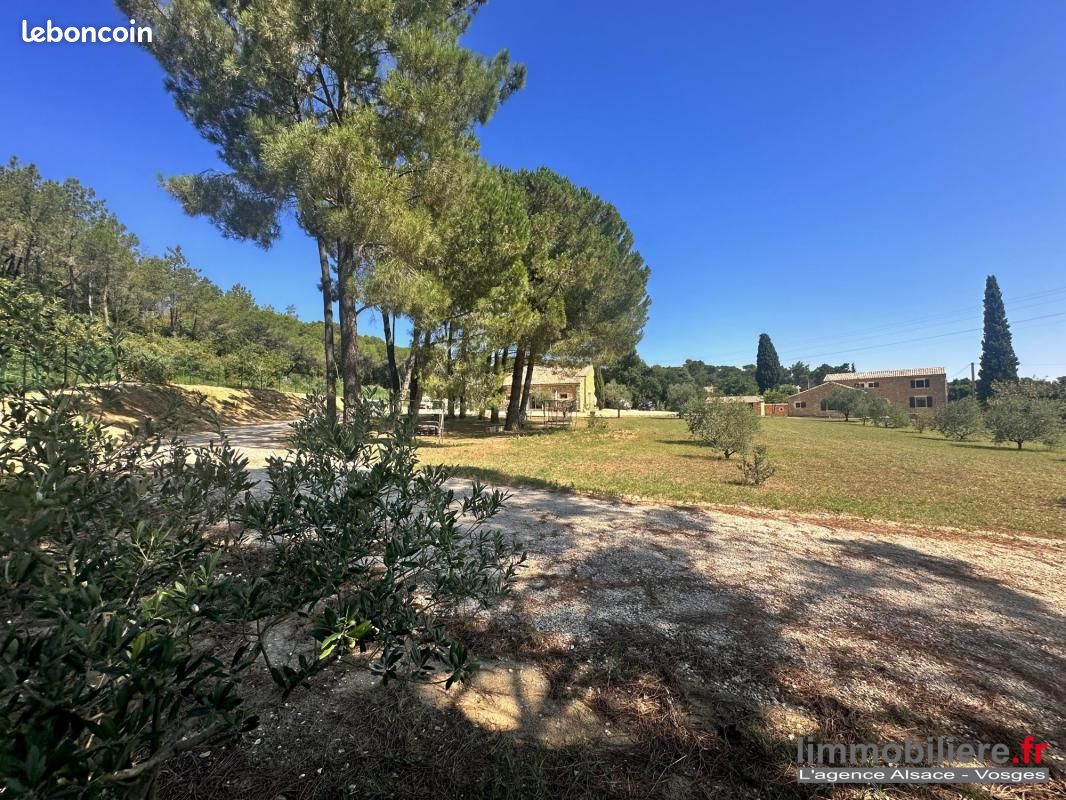 Maison 9 pièces 300 m² · à Tresques · 300 m² · 879 000 €