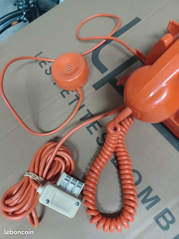 Téléphone Fixe Socotel S63 – Orange – Cadran Rotatif – France 1977 – Occasion