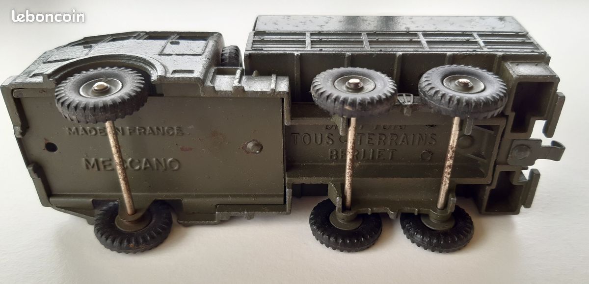 Dinky Toys – Tous Terrain Berliet Militaire – Meccano France – Occasion
