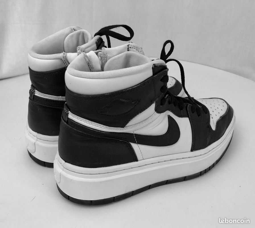 Basket homme montante Nike Air Jordan noir/blanche 40,5 Comme neuf