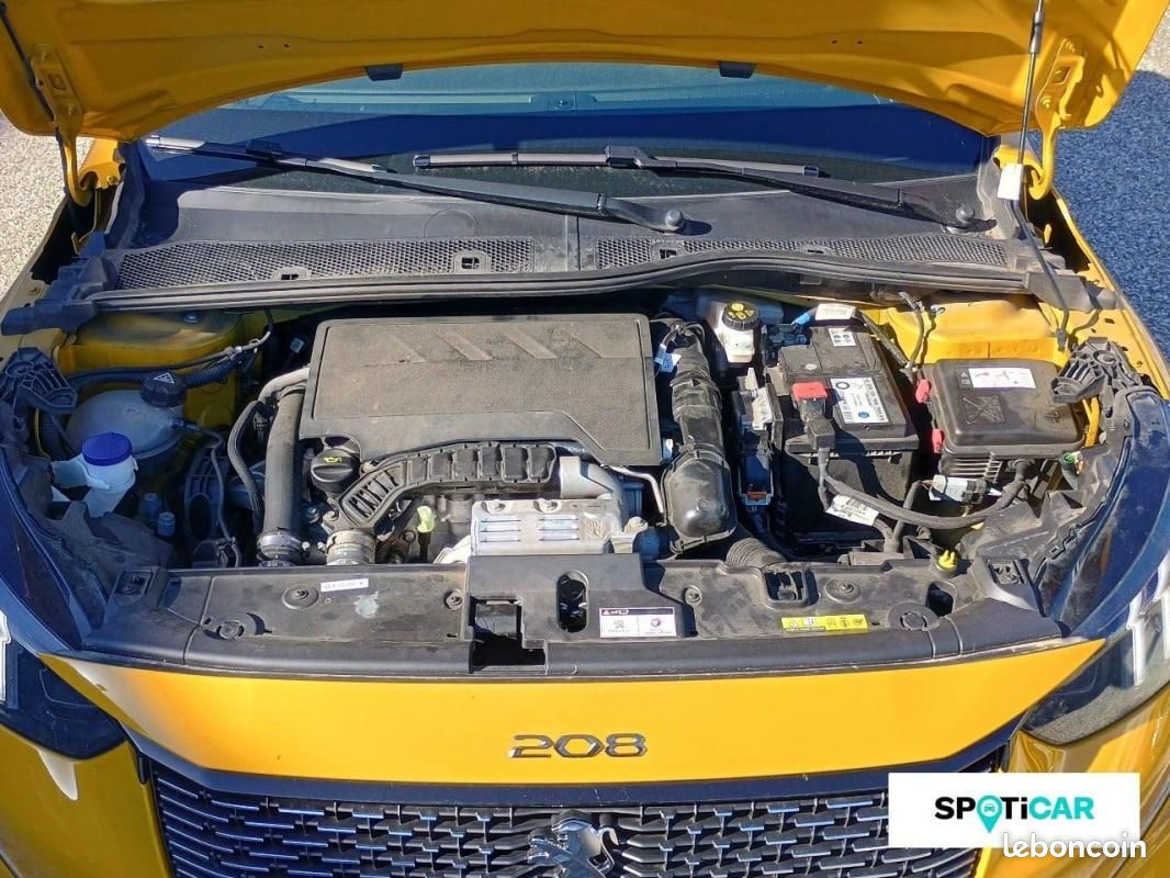 Peugeot 208 PureTech 100 S&S BVM6 GT (image 12)