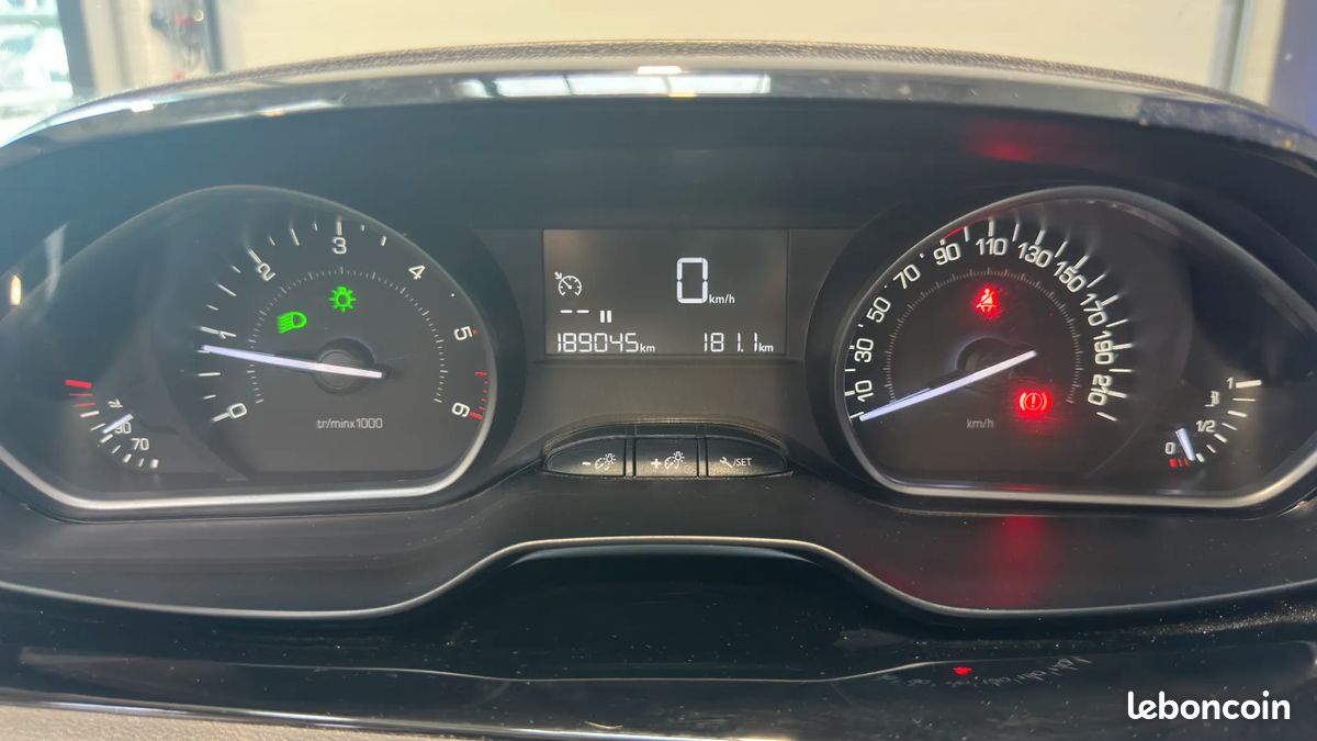 Peugeot 208 1.6 HDi 75ch Active - Carplay - Régulateur de vitesse - Idéal jeune permis (image 11)