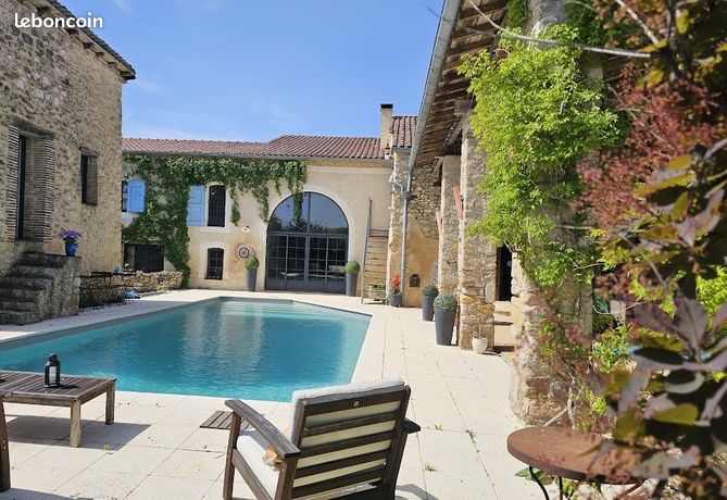 🌿 🌿 Ferme rénovée : 8 chambres, piscine, pigeonnier aménagé et 1 hectare de nature à 45 min de Toulouse
