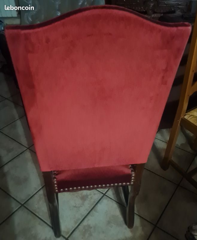 Chaise traditionnelle française vintage clous tapissier déco assise ressorts bois massif velour rouge dossier cintré style néo louis XIII henri II (image 3)