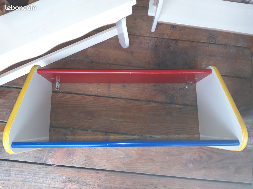 Urgent : Etagere murale enfant (image 1)