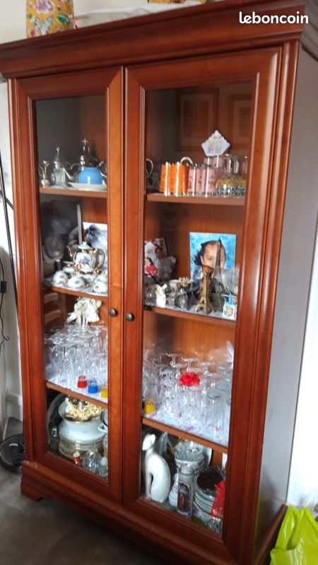 Vitrine et table (image 1)