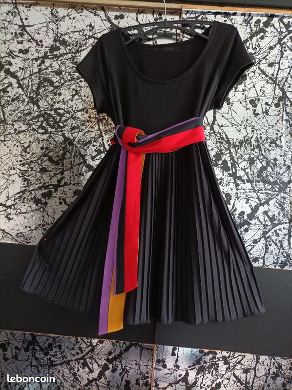 Robe vintage noire avec ceinture ruban réversible Vêtements