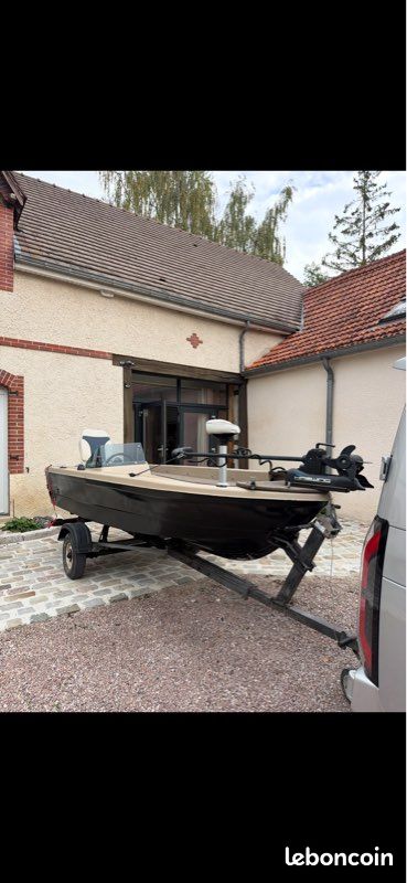 Bateau aménagé type bassboat (image 2)