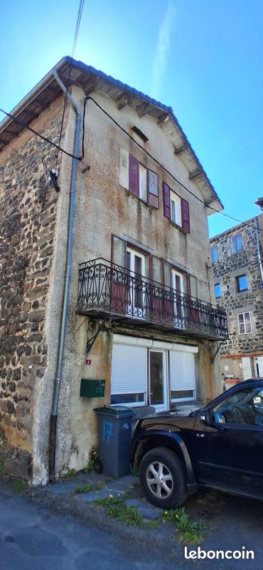 Maison 10 pièces 144 m² · à Fay-sur-Lignon · 144 m² · 60 000 €