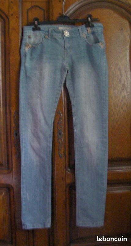 Jean bleu marque JENNYFER - Taille 40 (image 1)