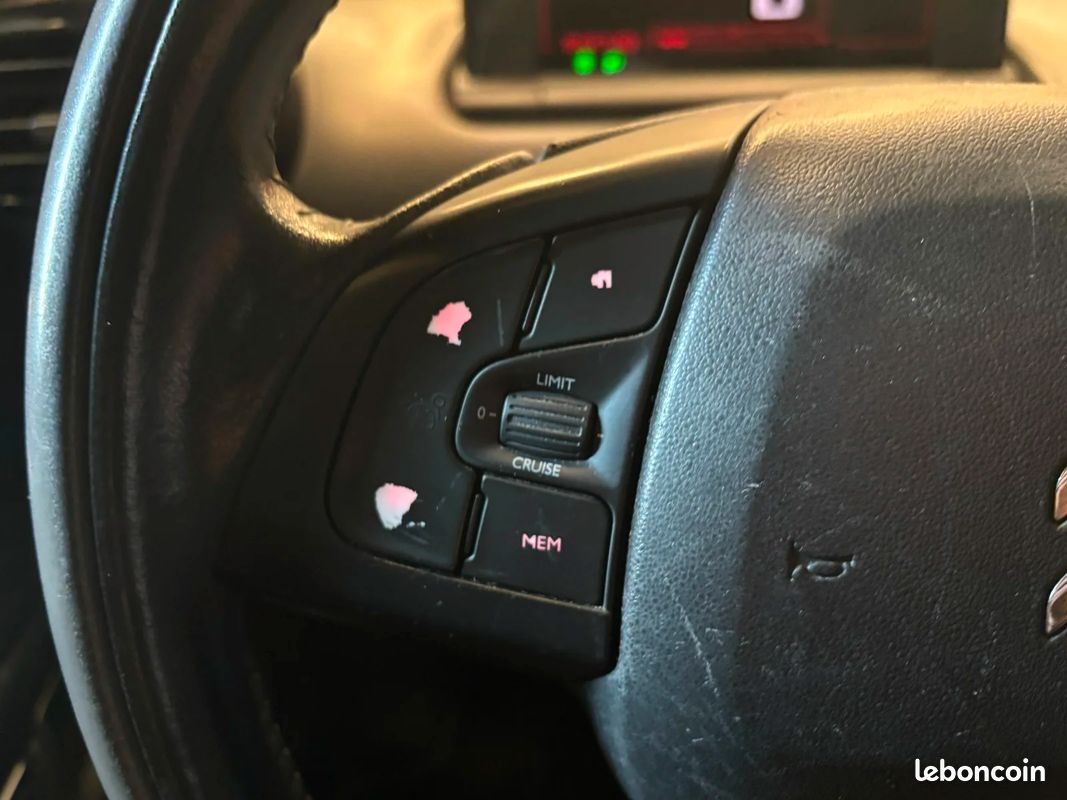 CITROEN C4 CACTUS BlueHDi 100 Shine *DISTRIBUTION OK (image 13)