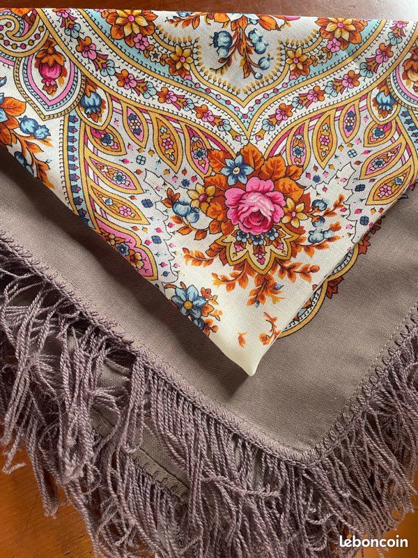 Châle écharpe Russe En Laine – Blanc Cassé à Motifs Floraux Roses – Neuf