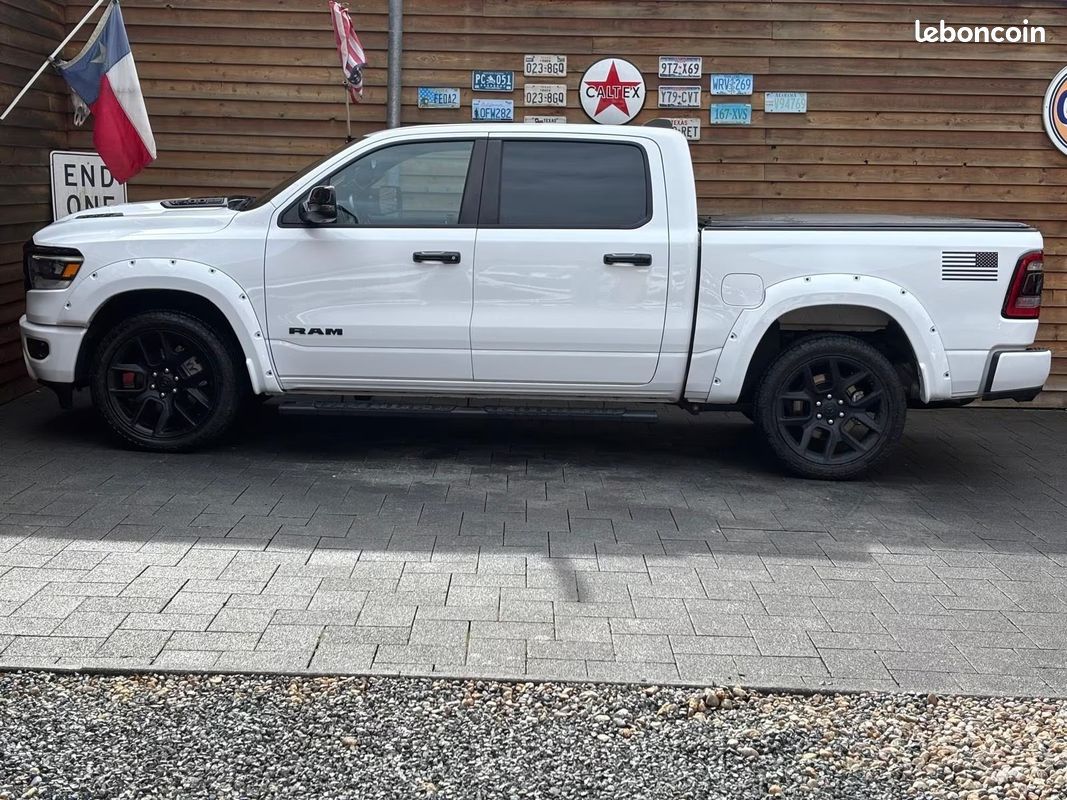 Dodge RAM 1500 Laramie Night Edition LPG 5.7 V8 HEMI 401 ch 4x4 – Écran 12” – Harman Kardon (image 10)