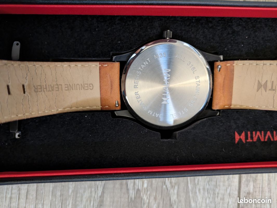 Montre MVMT 'ALL 316L' - Boîtier Acier Inoxydable Noir - Bracelet Cuir Noir - Chronographe - Occasion