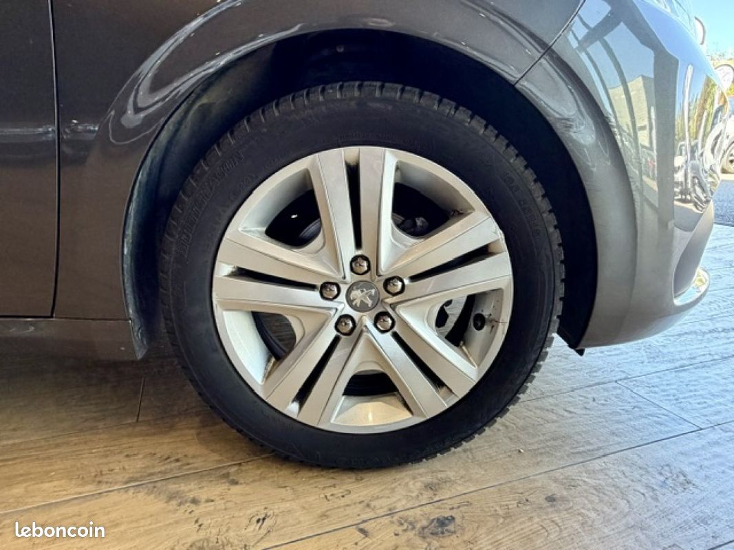 PEUGEOT 208 1.2 82ch BVM5 Style faible kilometrage (image 8)