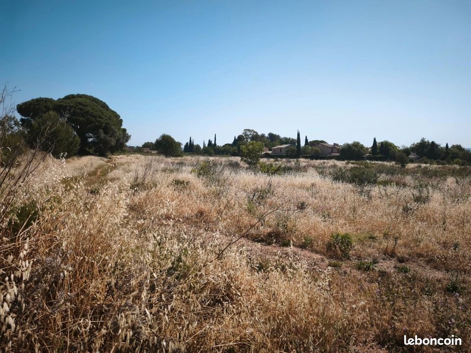 Terrain 147 m² · à Cuers · 113 000 €