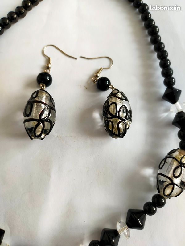 Collier avec boucle d'oreilles (image 3)