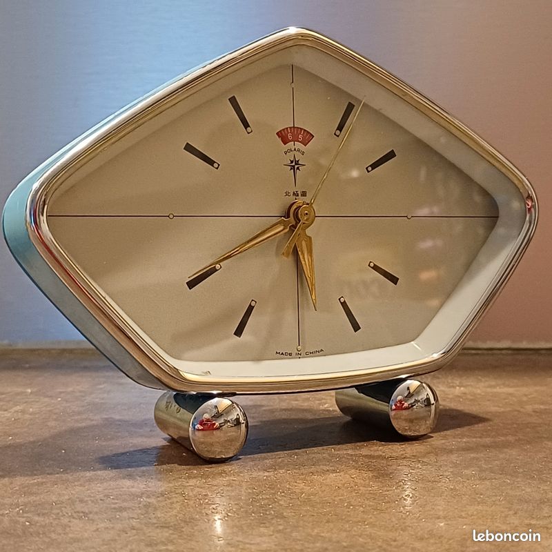 Réveil Mécanique Vintage Polaris – Métal Blanc – Chine Ancienne – Blitz