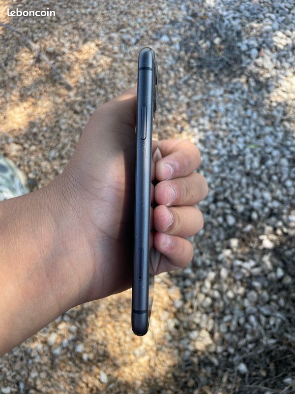 IPhone 11 (image 8)