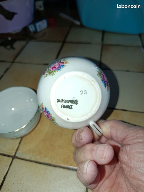 2 tasses ancienne Sarreguemines avec des fleurs (image 3)