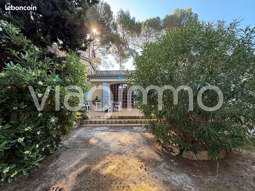 Maison 5 pièces 190 m² · à Sanary-sur-Mer · 190 m² · 200 000 €