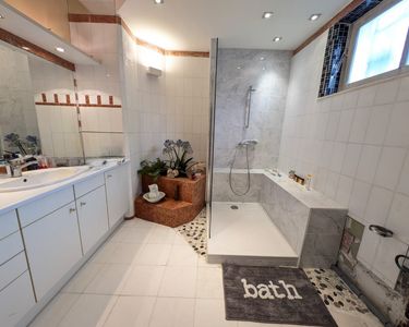 Maison 890 000 € - 251 m²