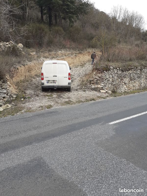 Terrain constructible avec permis de construire · à Versols-Et-Lapeyre · 55 000 €