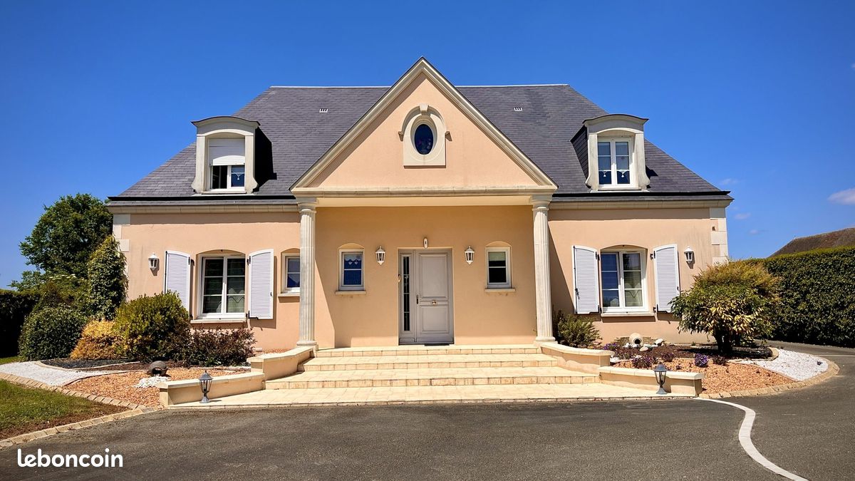 Maison 6 pièces 230 m² · à Saint-Cosme-en-Vairais · 230 m² · 390 000 €