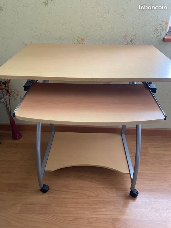 Bureau (image 1)