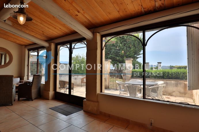 Maison 10 pièces 265 m²