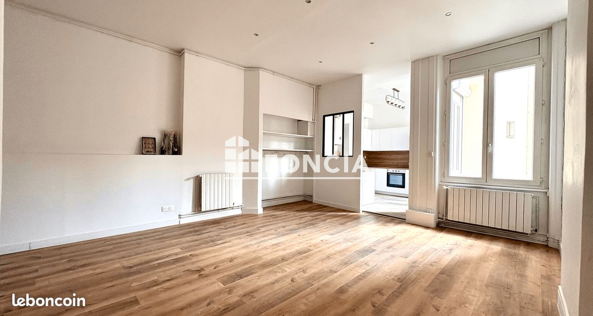 Appartement 4 pièces 98 m² · à Saint-Étienne · 98 m² · 990 €